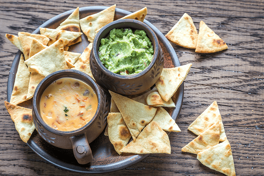 Blog de recettes Cinco de Mayo CBD | Nourriture infusée au CBD | Image de chips, guac et queso